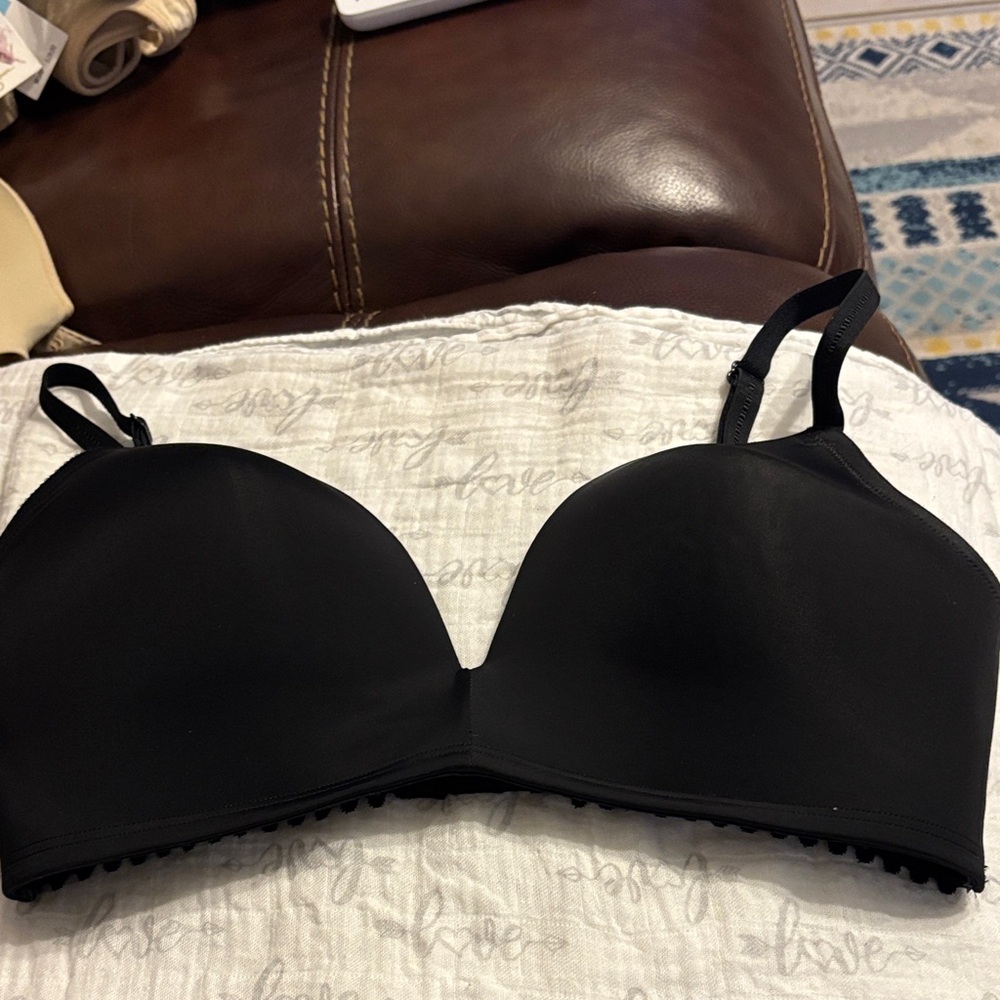 Everyday Seamless Black T-Shirt Bra - Adjustable Comfort